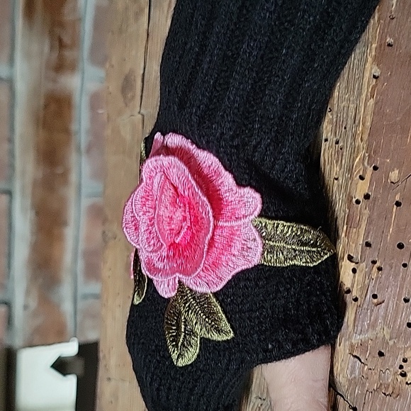 🔥LAST PAIR🔥 EMBROIDERED ROSE APPLIQUE FINGERLESS GLOVES - Picture 4 of 6
